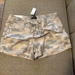GAP Camouflage Women’s Shorts